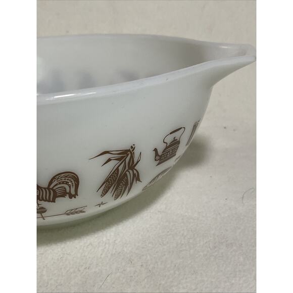Vintage 1960's PYREX Early American Cinderella Mixing Bowl #443 2.5 Quarts - Picture 2 of 6